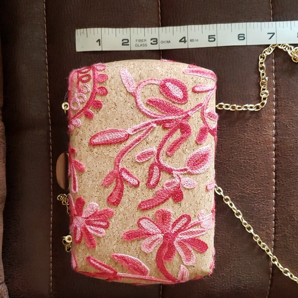 D' Margeaux New York Women's Cork Clutch - Picture 14 of 14